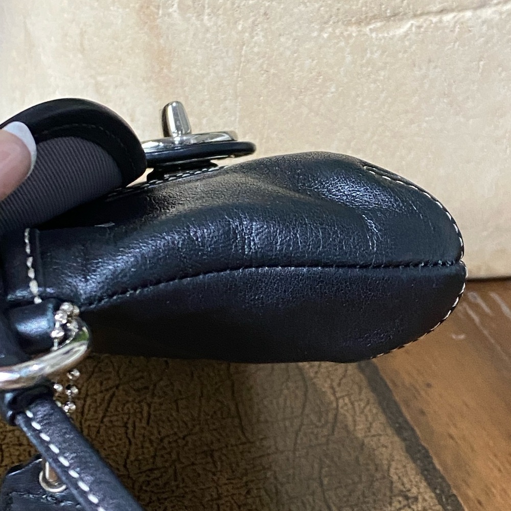 Coach Legacy Black Turnlock Wristlet Wallet
Clutch - Picture 9 of 12